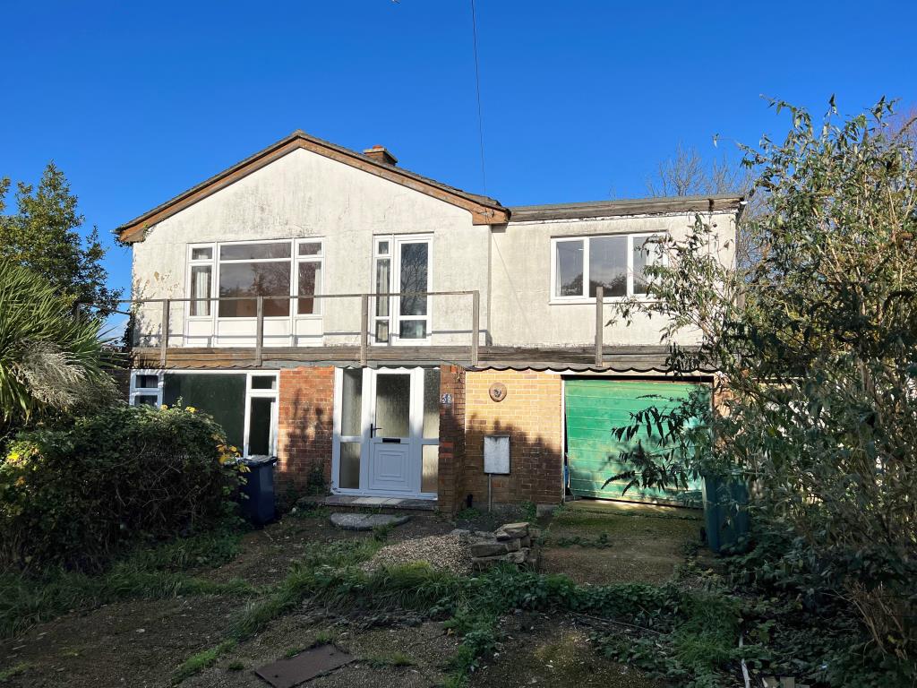 Lot: 44 - SUBSTANTIAL HOUSE FOR IMPROVEMENT - Front of property showing front garden and garage